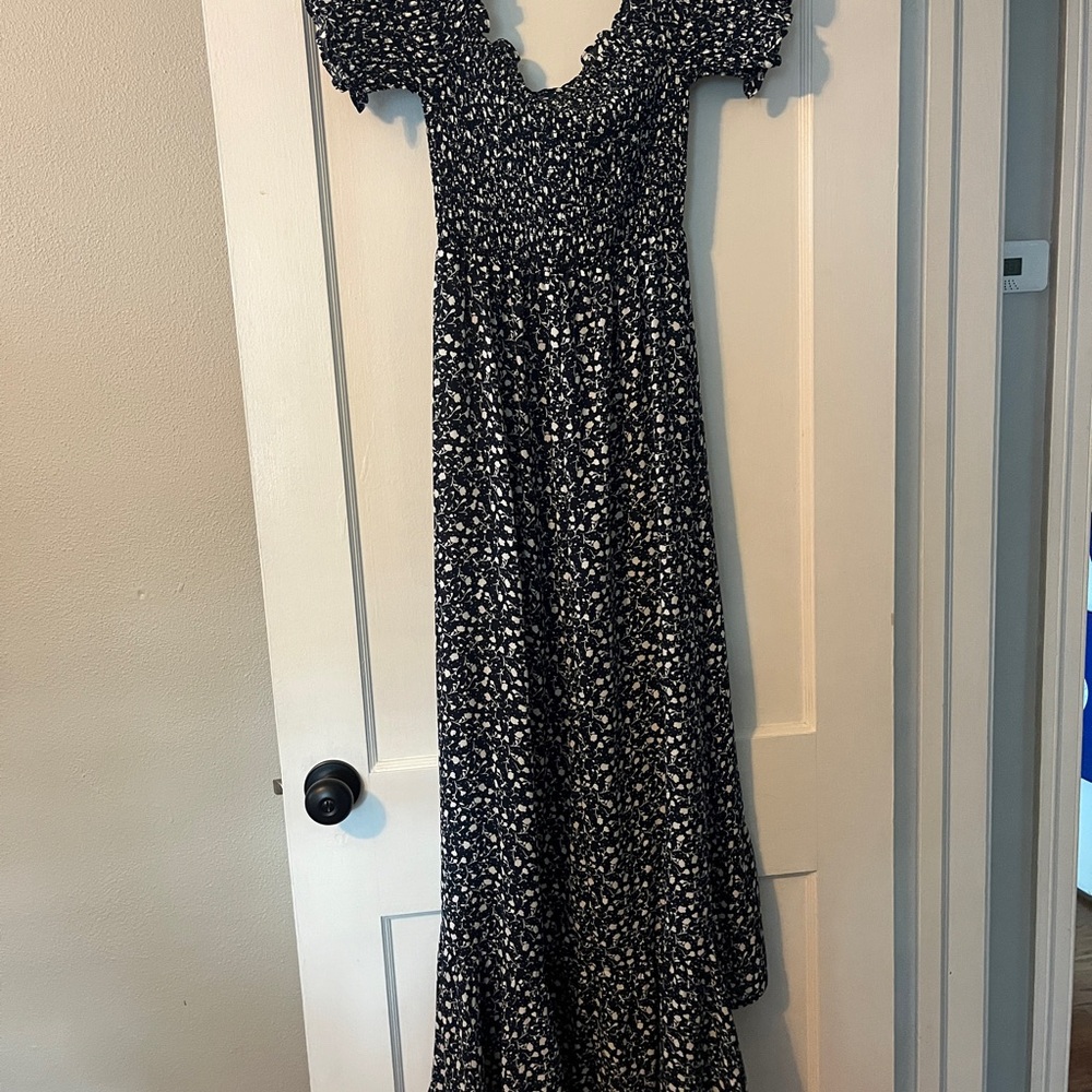 It’s wedding season!! Floral Navy and White Maxi Dress